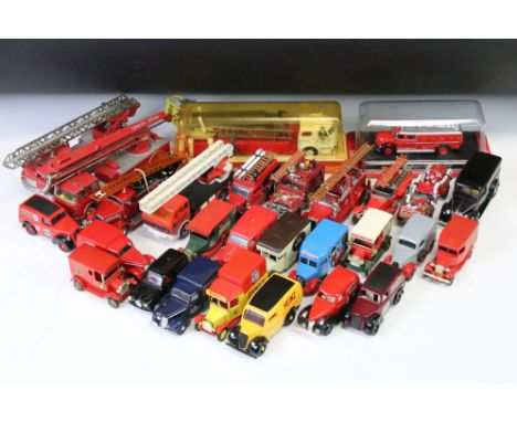 11 Diecast model fire engine models from the mid 20th C onwards to include Corgi Major Simon Snorkel, boxed PlayArt 7968, Sik