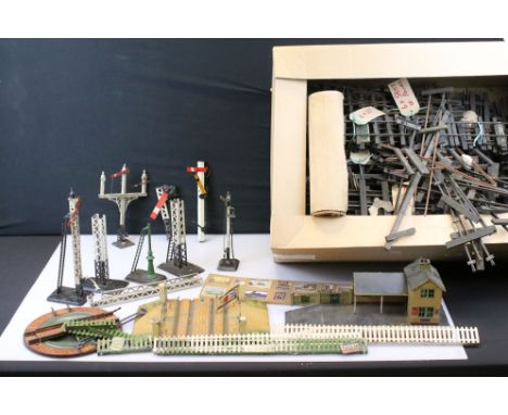 Quantity of early - mid 20th C O gauge model railway to include large quantity of track, Bing tin plate platform building, Bi