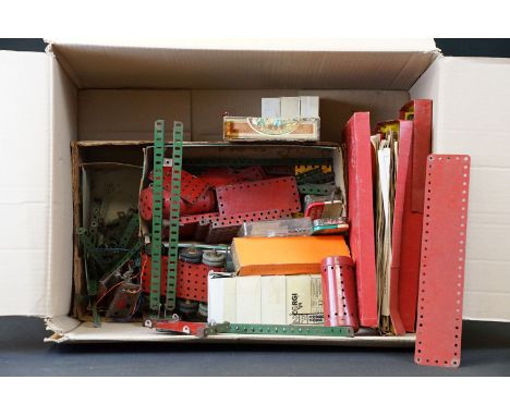 Meccano - Collection of vintage Meccano items and accessories including boxed sets for 4A &amp; 5A (contents unchecked) plus 