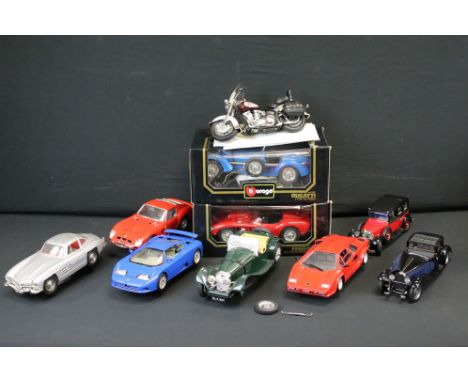 Two boxed Burago 1/18 scale diecast models to include 3005 Bugatti Type 59 - 1934 and 3007 Ferrari 250 Testa Rossa - 1957 (di