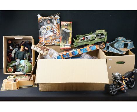 Action Man - A collection of Hasbro Action Man action figures &amp; accessories, to include Mission 2000 Action Man figure (b