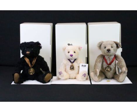 Steiff - Three boxed Steiff bears to include Diamond Jubilee, Bear of the Years 2014 and The 2013 Steiff Bear, all with certi