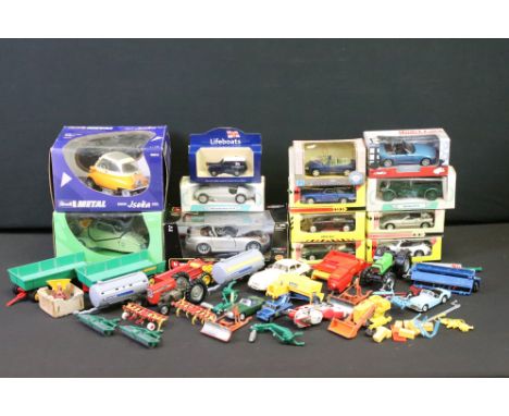 13 Boxed diecast models to include 2 x Revell Metal 1/18 (08917 Messerschmitt KR 200 &amp; 08912 BMW Isetta 250), Burago, Cor