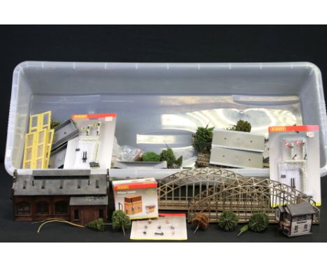 Group of OO gauge model railway accessories to include Marklin track parts, Hornby platform, scenery, 3 x carded Hornby acces