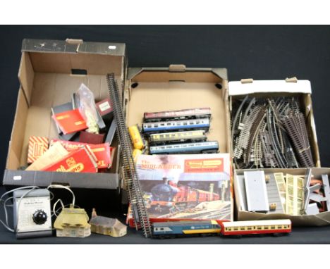 Quantity of Hornby / Triang OO gauge model railway to include boxed RS8 The Midlander electric train set (complete, tatty box