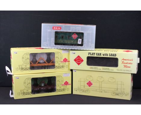 Five boxed #1 Gauge 1:29 items of rolling stock to include 4 x Aristo Craft (3 x Flat Car ART86401, ART86402, ART46402A and T