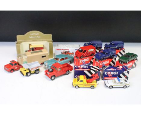 Small quantity of boxed and unboxed diecast models to include Matchbox K-18 Articulated Horse van, 7 x boxed Corgi models, et