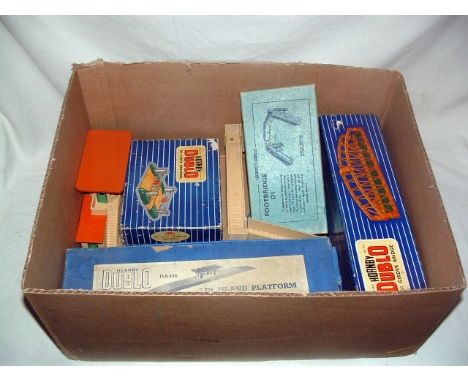 HORNBY DUBLO D1 Station and other Accessories -  Island Platform (Excellent in a Fair Light Blue Box), Signal Cabin (Good), L