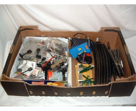 2 x Trays - containing Hornby modern Track (11 x R600, 2 x R601,2 x R604,6 x R605, 14 x R607, R608 and 2 x R643), 7 x Points 