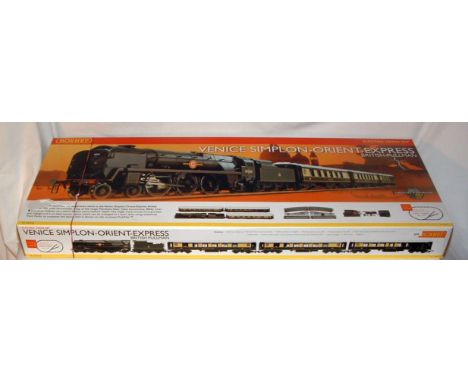HORNBY R1087 ' The Venice Simplon - Orient Express' Ready to Run Train Set comprising a BR Green rebuilt Merchant Navy 4-6-2 