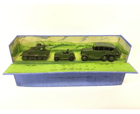 Dinky Toys No.152 Royal Tank Corps Light Tank Unit, comprising: 152a Tank, with metal tracks; 152b Reconnaissance Car (broken