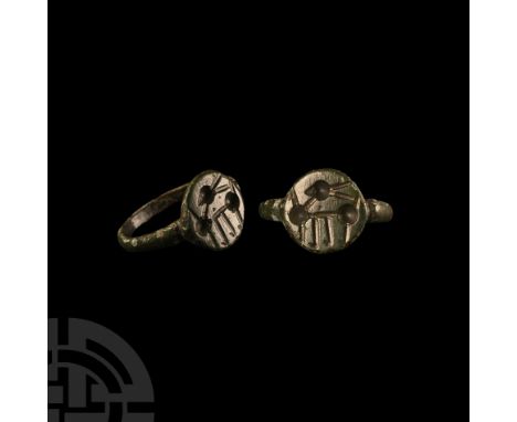 4th-5th century A.D. Discoid bezel with three incuse pellets and zoomorphic details, regardant beast with open mouth. 3.64 gr