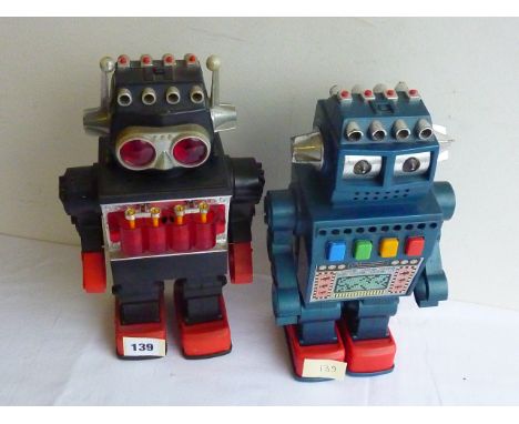 2 U/B SPACE ROBOT TOYS HONG KONG