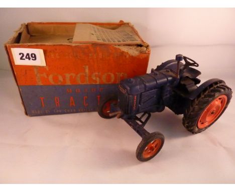 CHAD VALLEY PT BOXED FORDSON MAJOR DIE CAST TRACTOR
