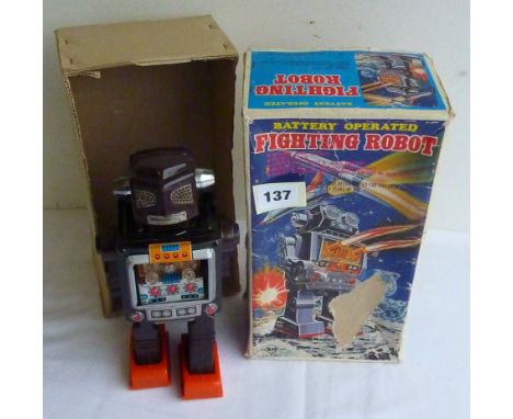 TIN TOY JAPANESE FIGHTING ROBOT, BOXED