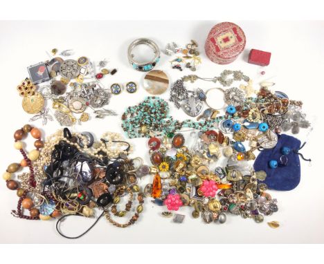 Good quantity of costume jewellery including bracelets, necklaces, paired earrings, brooches, stick pins etc. 