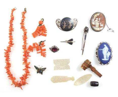 Silver 'Concorde' brooch, 4.6 grams, white metal and agate 'Dirk' brooch stamped Sterling, shell cameo brooch in a silver mou