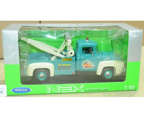 Welly - a boxed 1:18th Scale 1956 Ford F-100 Tow Truck. Condition is Excellent (unchecked for completeness) in Fair to Good b