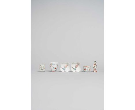 A SMALL COLLECTION OF JAPANESE KAKIEMON-STYLE PIECES  EDO PERIOD, 17TH CENTURY  Comprising: an octagonal cup, each side paint