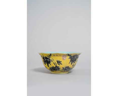 A RARE CHINESE YELLOW-GROUND AND EN GRISAILLE DAYAZHAI BOWL GUANGXU 1875-1908The octagonal body with a flared rim, painted en