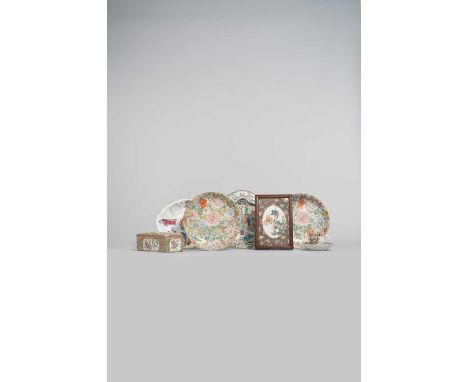 A COLLECTION OF CHINESE FAMILLE ROSE PORCELAIN ITEMSQING DYNASTY AND REPUBLIC PERIODComprising: a pair of millefleurs plates,