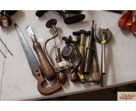 A quantity of wood workers tools including a brace, hammers, Marples 1¼" turning chisel, brass grease gun, sheet metal lifter