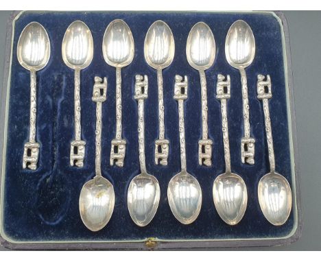 A Cased Set of eleven Edward VII silver Coffee Spoons with trunk handles and bear finials, Birmingham 1904, maker: E.B 
