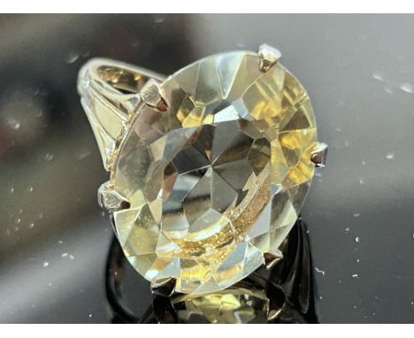 9ct Gold dress ring with large citrine Weight 6.8g Size N.5 
