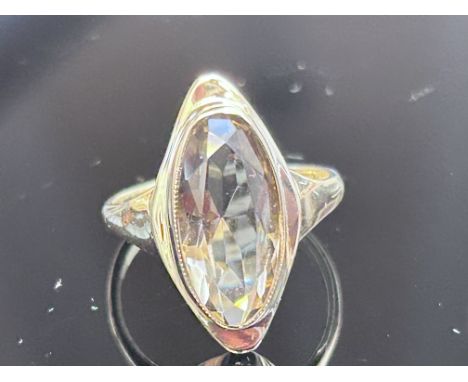 9ct Gold ring set with smokey quartz Size O Weight 3.8g 
