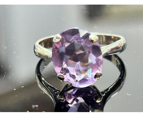 9ct Gold ring set with large possible amethyst Size P Weight 3.3g