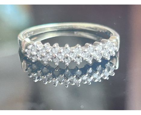9ct Gold ring set with 0.15 diamonds Size Q 1.6g 