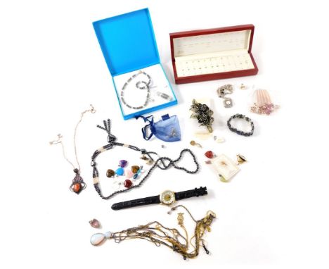 Costume jewellery, comprising a Gems TV ring box, ladies necklaces, tiger's eye pendant, etc. (1 box)