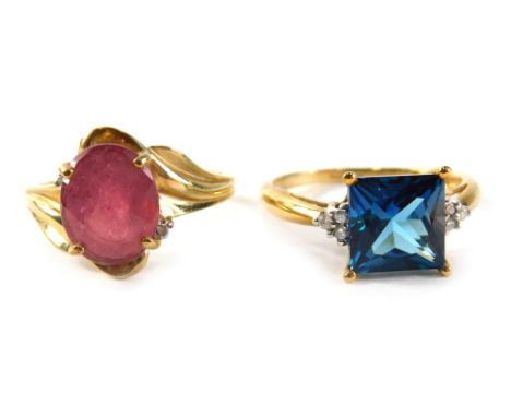 Two 9ct gold dress rings, comprising a turquoise square cut dress ring, ring size S, and a faceted pale pink stone twist dres