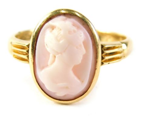 An 18ct gold cameo dress ring, the cameo depicting maiden looking right, in pale pink with reeded shoulders, ring size O, 3.5