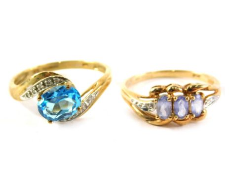 Two 9ct gold dress rings, comprising a aquamarine and cz twist ring, ring size T½, and a pale purple and cz dress ring, ring 