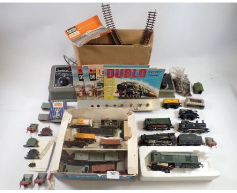 A collection of Hornby Dublo 'oo' gauge locomotives and accessories to include a '20732' locomotive and tender, a 'type L30' 