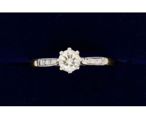 An 18 carat gold and platinum set solitaire diamond ring, size K, 1.9g 