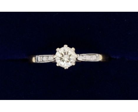 An 18 carat gold and platinum set solitaire diamond ring, size K, 1.9g 