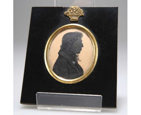 LATE 18TH/EARLY 19TH CENTURY BRITISH SCHOOL PORTRAIT SILHOUETTE OF A GENTLEMAN Watercolour 6cm x 5cm