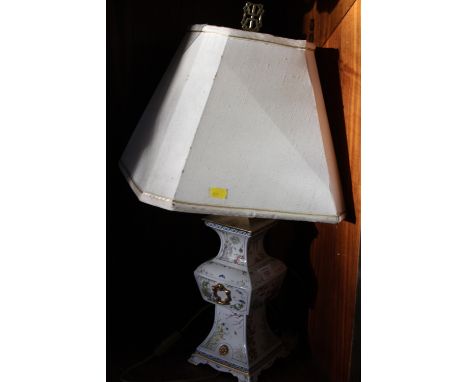 AN ORIENTAL STYLE TABLE LAMP