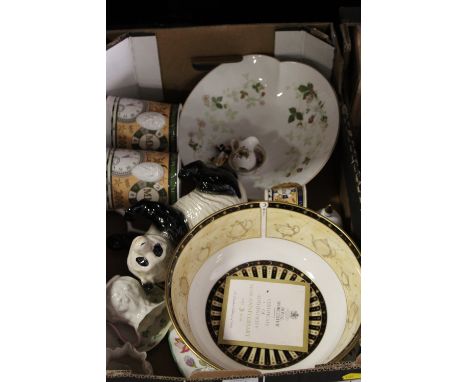 A TRAY OF ASSORTED CERAMICS TO INCLUDE A ROYAL WORCESTER BOWL