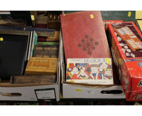 TWO TRAYS OF VINTAGE GAMES TO INCLUDE A CRIBBAGE BOARDS, FEATHER FLIGHT DARTS ETC