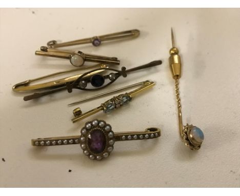 A quantity of gold bar brooches and stick pins to inc opal, pearl etc