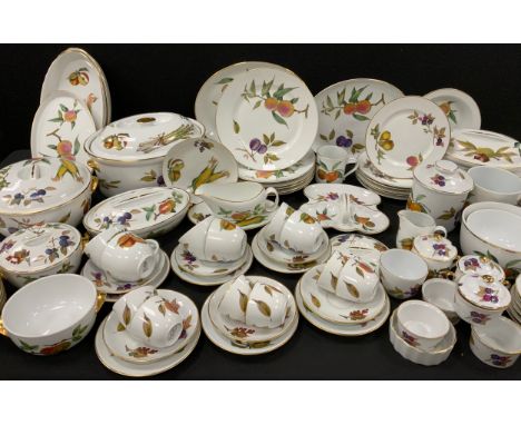 A quantity of Royal Worcester Evesham table/oven ware including; six dinner plates, six smaller, oven dishes, flan dishes, te