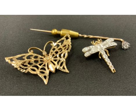 A selection of 9ct Gold Jewellery; to include a 9ct gold Dragonfly? diamond brooch, a 9ct gold filigree design Butterfly broo