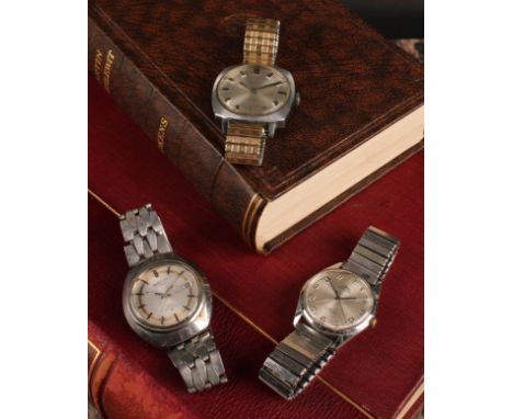 A 1970s Seiko 6106-8570 DX automatic wristwatch, two tone silver and sunburst dial, block baton markers, day date apertures, 