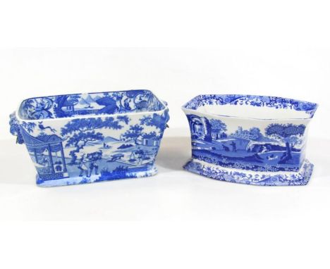 A modern Copeland Spode Italian pattern dish, of shaped outline, printed marks beneath, 27cm wide, and a 19thC blue and white