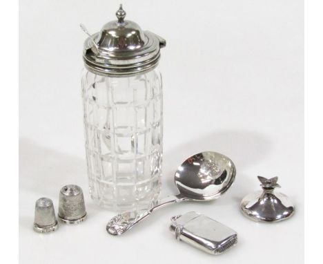 A William IV silver caddy spoon, shell capped fiddle pattern, 9.5cm wide, ½oz, two thimbles, small vesta case, plated preserv