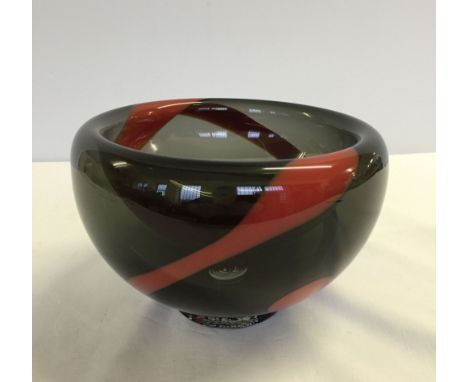 An American Art glass red & smokey coloured bowl by Cristy Aloysi & Scott Graham. Signed 'Aloysi & Graham' to base. 20cm diam