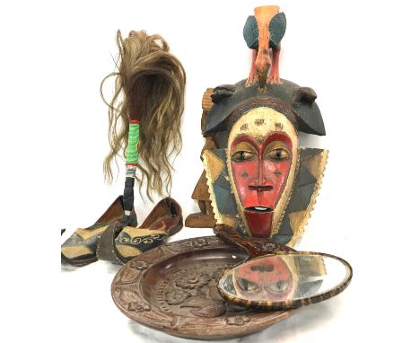 Selection of vintage wooden tribal style items etc 